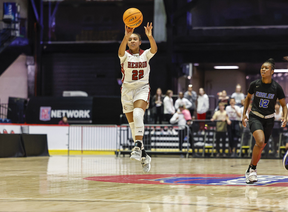 Jordan Thomas, who committed to West Virginia, averaged a double-double last season for the Hawks. Photo by Cecil Copeland for SBLive Sports